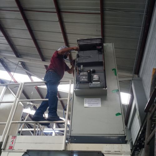 Avanz Solutions & Technology - Taller 2